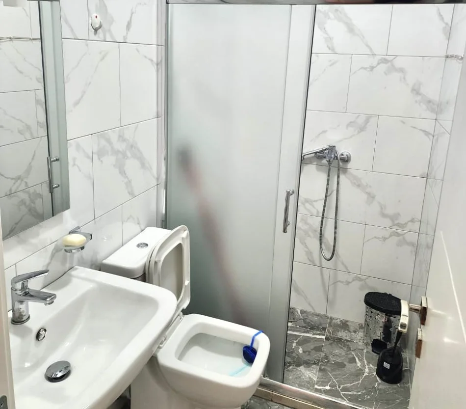 Me Qera: 🏡 2+1+2wc 📍Prane QSUT - Kt 2 - Pllt. I Ri - 70.000 Leke/Muaj 🔥