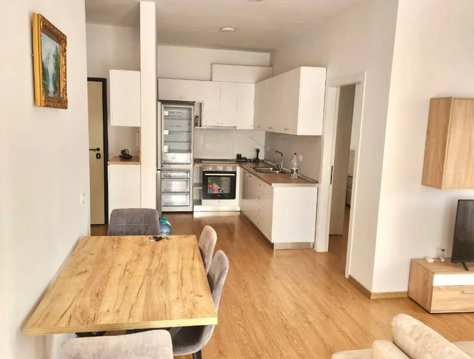 Me Qera: 🏡 2+1+2wc 📍Prane QSUT - Kt 2 - Pllt. I Ri - 70.000 Leke/Muaj 🔥