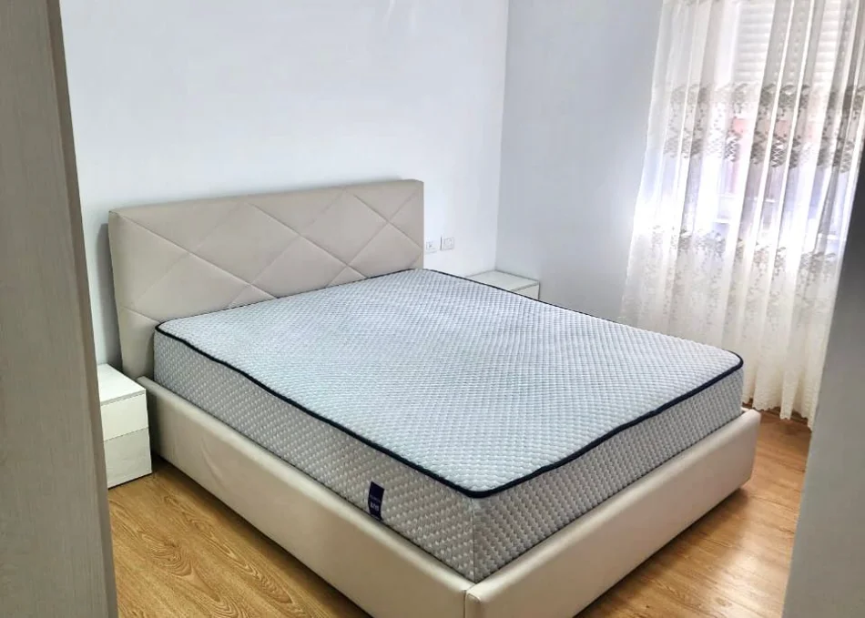 Me Qera: 🏡 2+1+2wc 📍Prane QSUT - Kt 2 - Pllt. I Ri - 70.000 Leke/Muaj 🔥