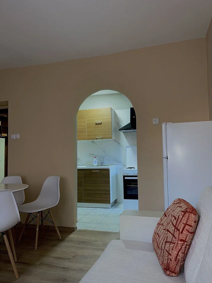 Tirane, jepet me qera apartament 2+1 Kati 3, 85 m² 600 € (Ish Parku Autobuzave)