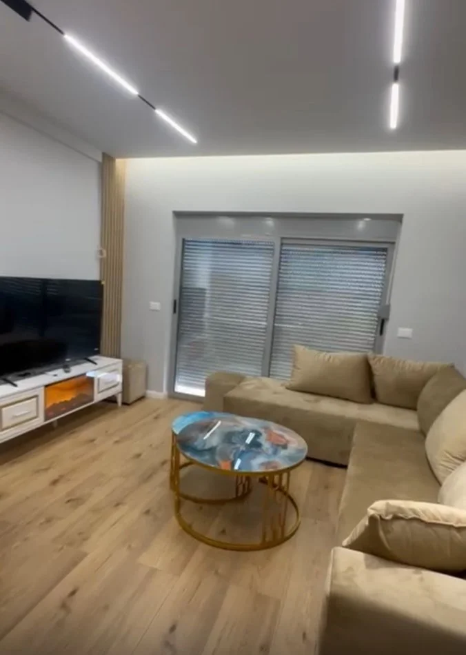 Tirane, jepet me qera apartament 1+1+Ballkon , 75 m² 470 € 