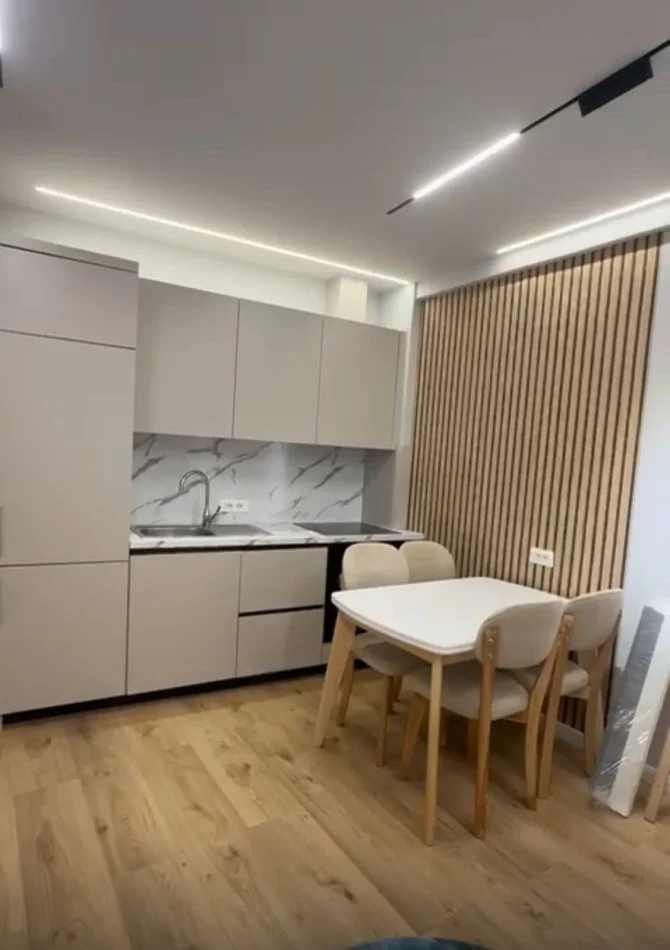 Tirane, jepet me qera apartament 1+1+Ballkon , 75 m² 470 € 