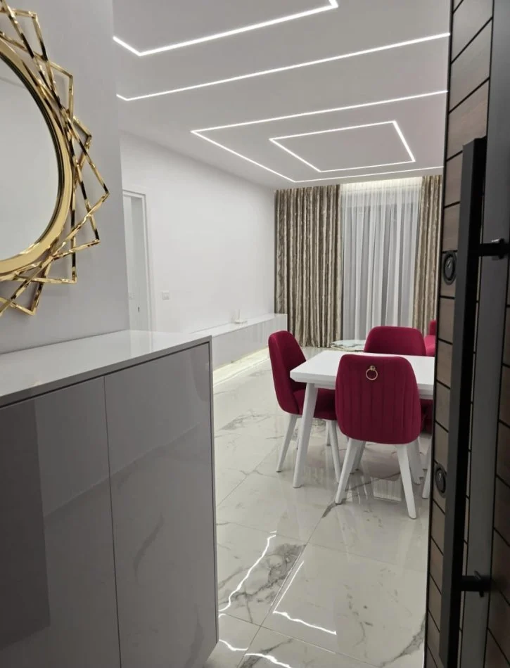 Tirane, jepet me qera apartament 1+1 Kati 5, 650 €