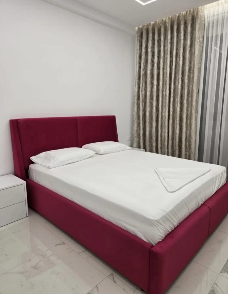Tirane, jepet me qera apartament 1+1 Kati 5, 650 €