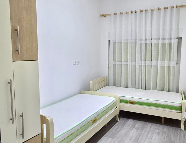 Tirane, jepet me qera apartament 2+1+Ballkon , 84 m² 450 € (Ali Dem (Kompleksi Mangalem 21))