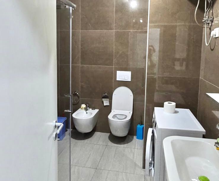 Tirane, jepet me qera apartament 2+1+Ballkon , 84 m² 450 € (Ali Dem (Kompleksi Mangalem 21))