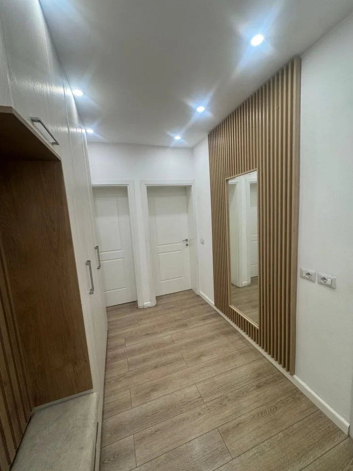Tirane, jap me qera apartament 1+1 Kati 4, 58 m² 600 € (Rruga Ferit Xhajko)