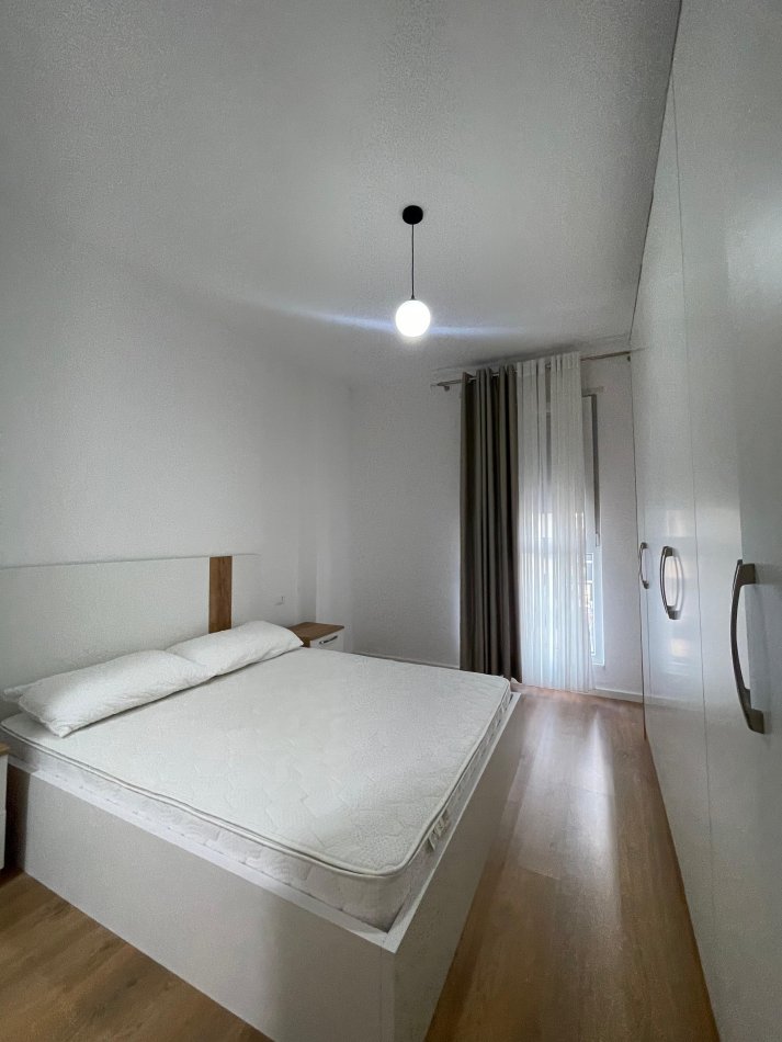 Shqiperi, jepet me qera apartament 2+1+Ballkon Kati 3, 100 m² 800 € (Don Bosko Trio Tower)