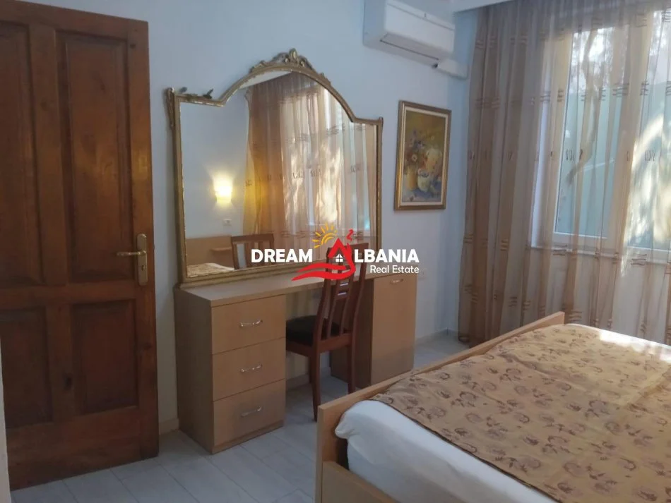 Tirane, jepet me qera apartament 1+1 , 80 m² 550 € (ne Myslym Shyr prane BKT)