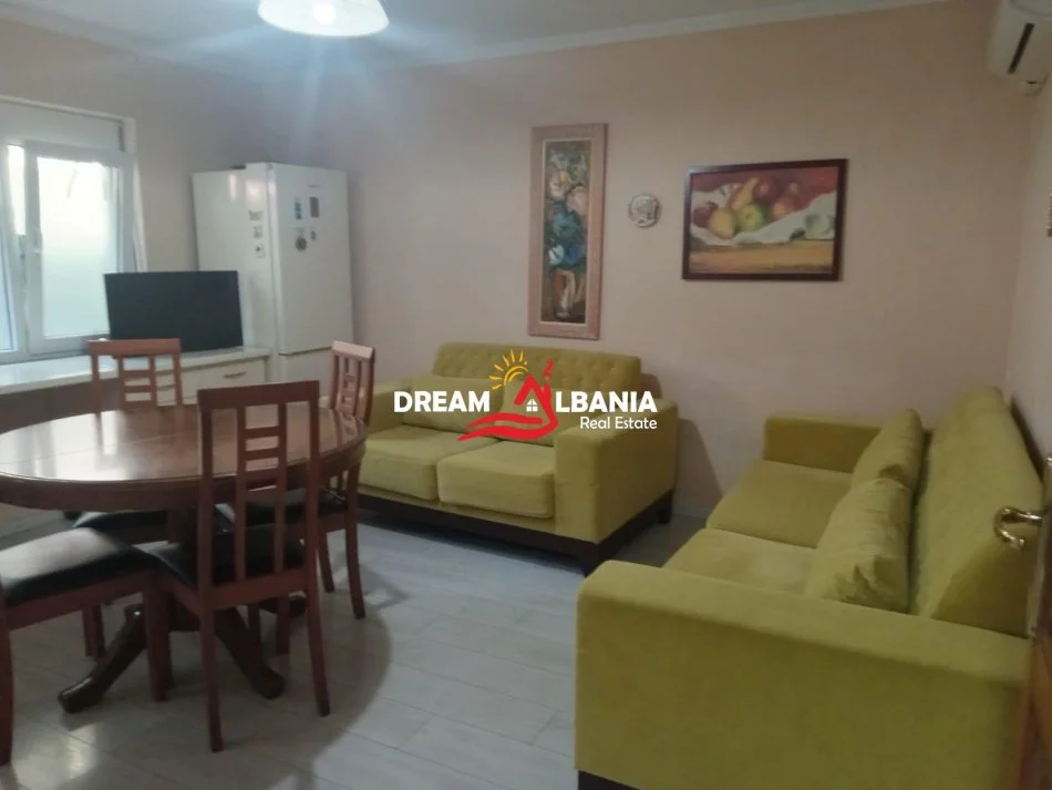 Tirane, jepet me qera apartament 1+1 , 80 m² 550 € (ne Myslym Shyr prane BKT)