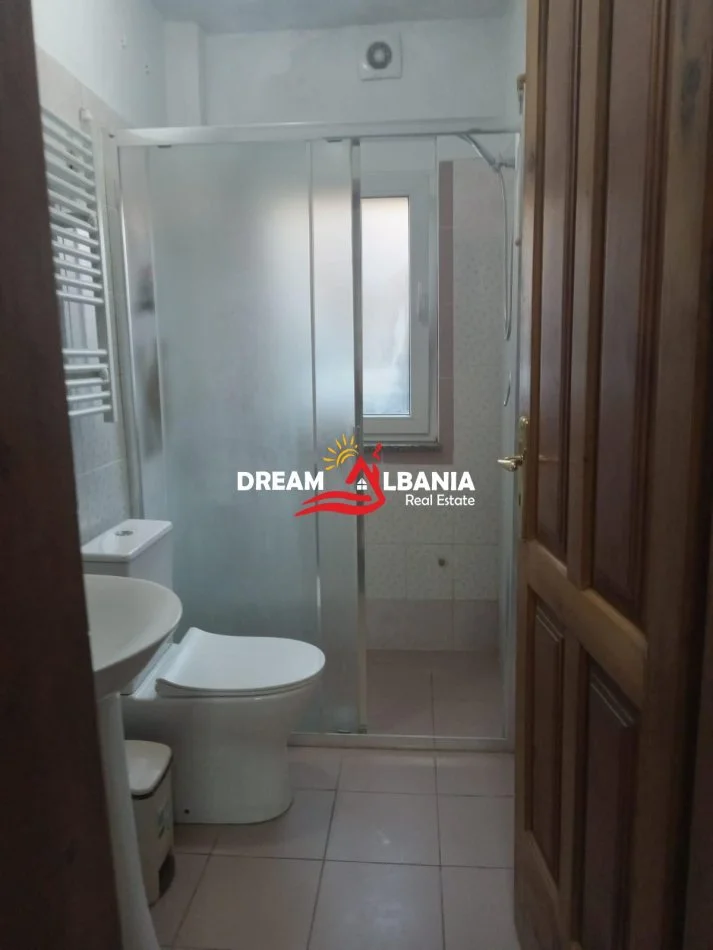 Tirane, jepet me qera apartament 1+1 , 80 m² 550 € (ne Myslym Shyr prane BKT)