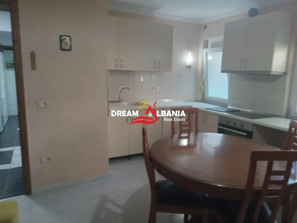 Tirane, jepet me qera apartament 1+1 , 80 m² 550 € (ne Myslym Shyr prane BKT)