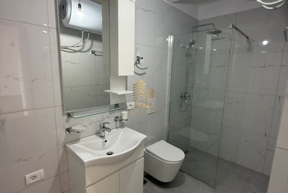 Tirane, jepet me qera apartament 1+1+Ballkon Kati 4, 63 m² 81.000 € (Rruga Aleksander Konda)