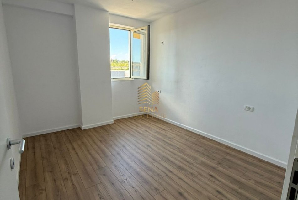 Tirane, jepet me qera apartament 1+1+Ballkon Kati 4, 63 m² 81.000 € (Rruga Aleksander Konda)