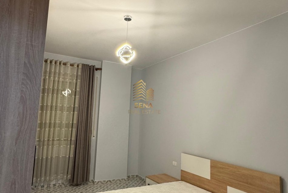 Tirane, jepet me qera apartament 1+1+Ballkon Kati 3, 60 m² 400 € (Rruga Ramazan Gaxheri)