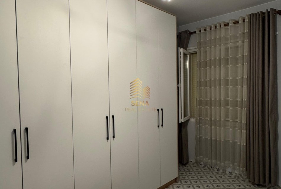 Tirane, jepet me qera apartament 1+1+Ballkon Kati 3, 60 m² 400 € (Rruga Ramazan Gaxheri)