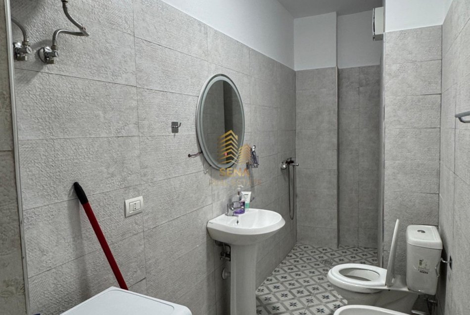 Tirane, jepet me qera apartament 1+1+Ballkon Kati 3, 60 m² 400 € (Rruga Ramazan Gaxheri)