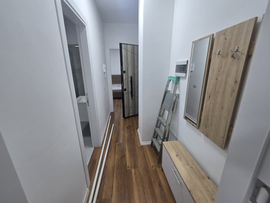 Tirane, jepet me qera apartament 1+1+Ballkon Kati 3, 70 m² 680 € (Pazari i Ri, Rruga Qemal Stafa)