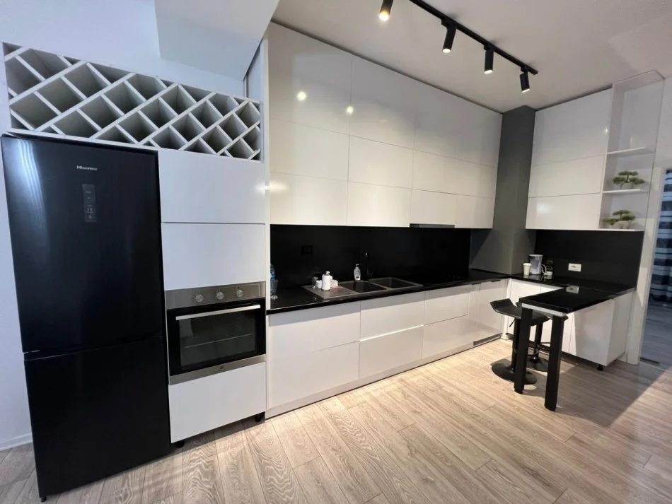 Tirane, shitet apartament 2+1 Kati 2, 88 m²