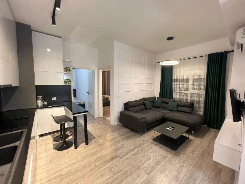 Tirane, shitet apartament 2+1 Kati 2, 88 m²