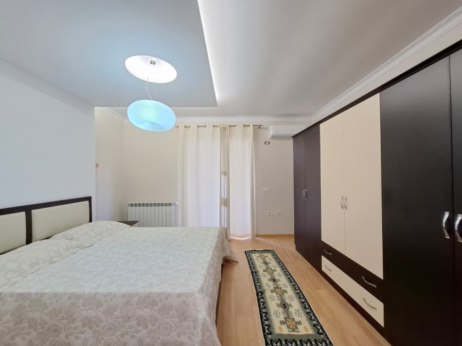 Tirane, jepet me qera apartament 2+1+Ballkon Kati 2, 140 m² 600 € (Rruga e elbasanit fakulteti ekonomik)