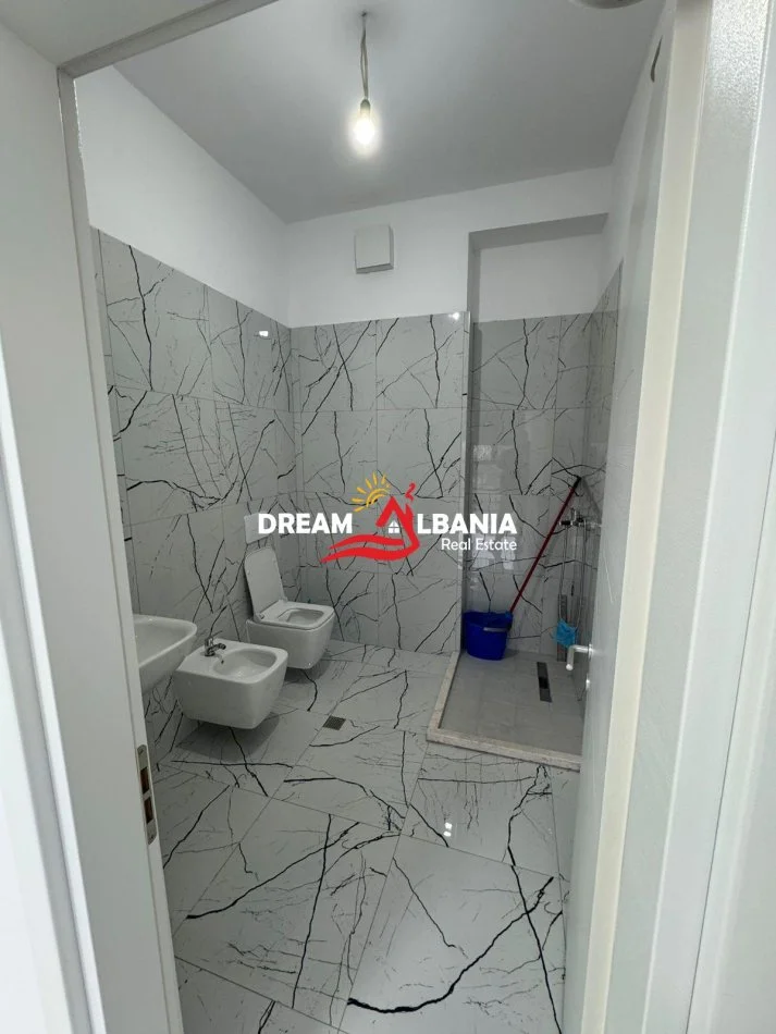Tirane, jepet me qera apartament 2+1 , 112 m² 600 € (prane Fushes Sportit ne Ali Dem)