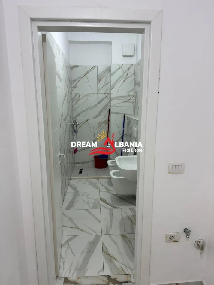 Tirane, jepet me qera apartament 2+1 , 112 m² 600 € (prane Fushes Sportit ne Ali Dem)