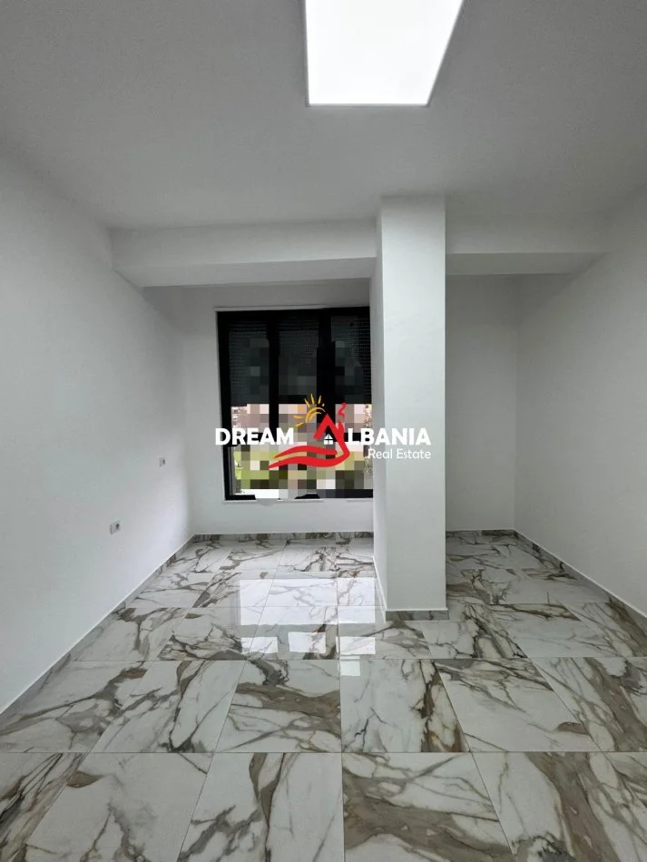 Tirane, jepet me qera apartament 2+1 , 112 m² 600 € (prane Fushes Sportit ne Ali Dem)