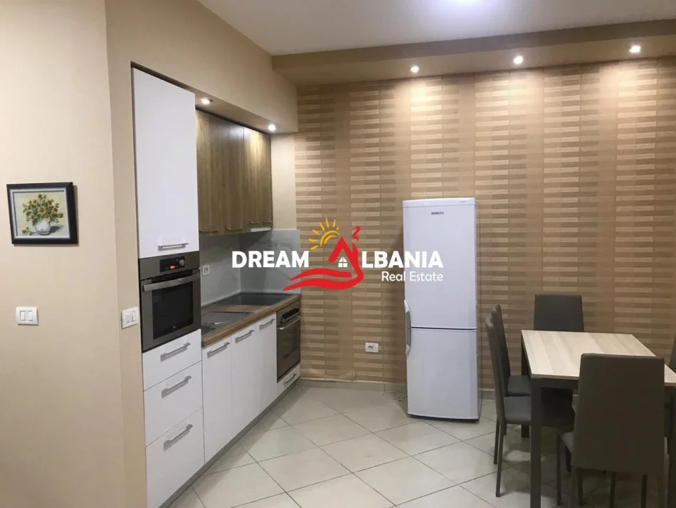 Tirane, jepet me qera apartament 2+1 , 78 m² 650 € (tek Stacioni i Trenit)