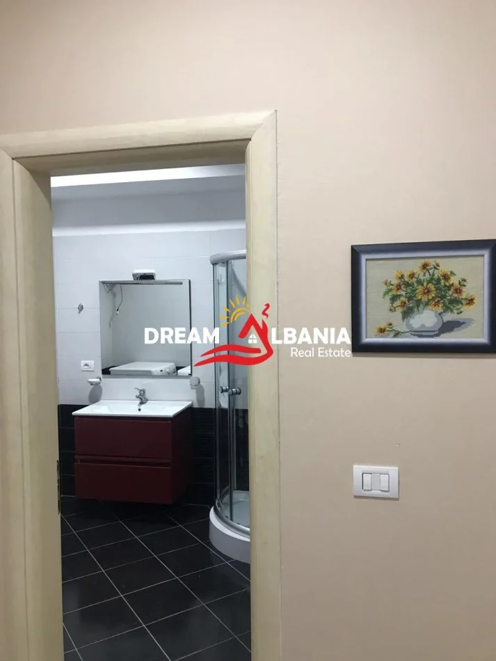 Tirane, jepet me qera apartament 2+1 , 78 m² 650 € (tek Stacioni i Trenit)