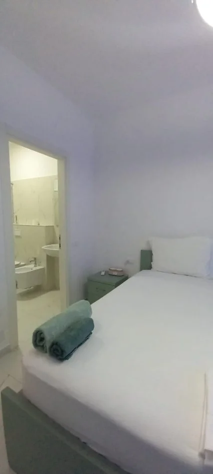 Tirane, jepet me qera apartament 2+1+Ballkon Kati 4, 100 m² 600 € (Oxhaku)