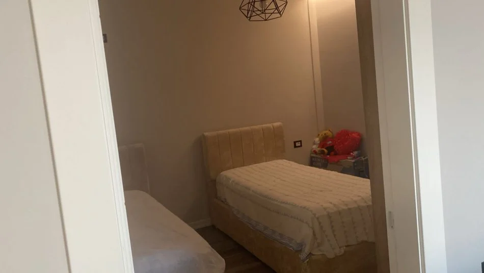 Tirane, jepet me qera apartament 2+1+Ballkon Kati 2, 100 m² 700 € (xhanfize keko)