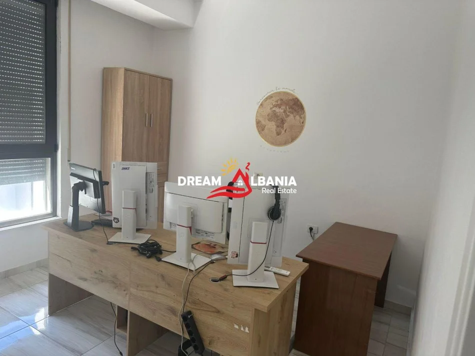 Tirane, jepet me qera zyre , 134 m² 650 € (prane Fushes Sportit ne Ali Dem)