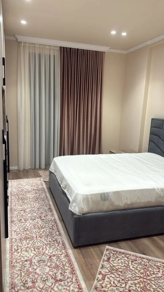 Tirane, jepet me qera apartament 1+1 Kati 3, 70 m² 1.000 € (Liqeni Thate)