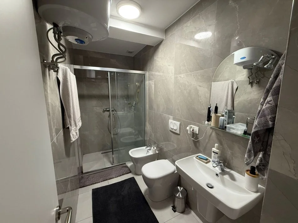 Tirane, jepet me qera apartament 2+1 Kati 3, 800 € (Don Bosko, Kompleksi Fiori di Bosko)