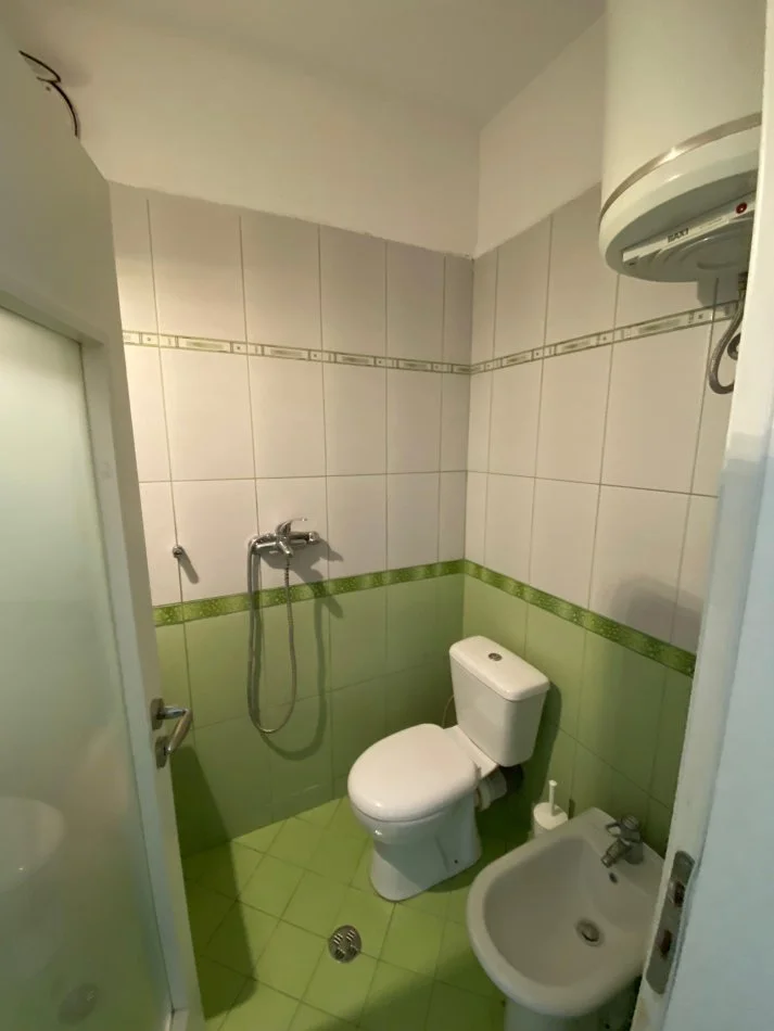 Tirane, jepet me qera apartament 2+1 Kati 4, 110 m² 700 € (Rruga e Kosovareve)