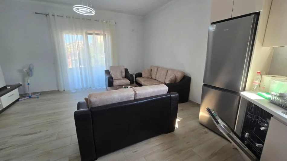Tirane, jepet me qera apartament 2+1+Ballkon Kati 3, 100 m²