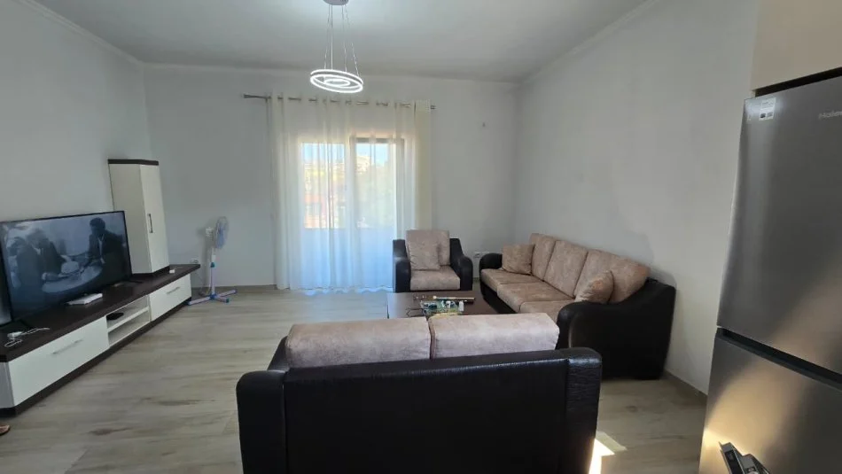 Tirane, jepet me qera apartament 2+1+Ballkon Kati 3, 100 m²