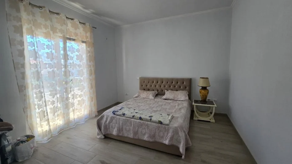 Tirane, jepet me qera apartament 2+1+Ballkon Kati 3, 100 m²