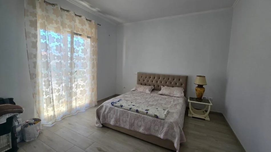Tirane, jepet me qera apartament 2+1+Ballkon Kati 3, 100 m²