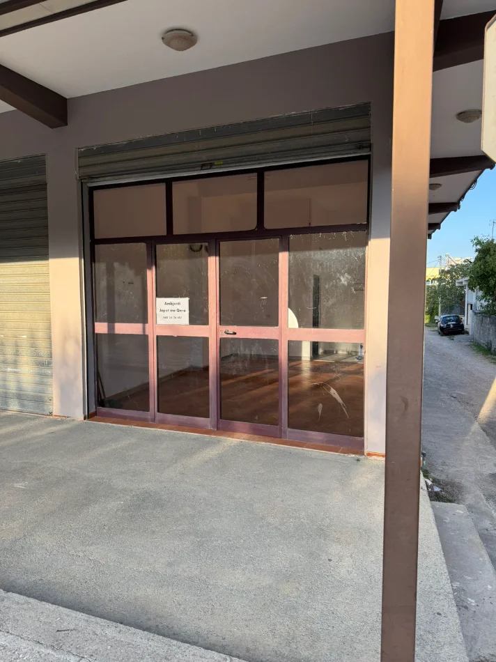 Durres, jepet me qera ambjent biznesi Kati 0, 30 m² 250 € (Rruga Aleksander Goga, Lgj 15, Spitalle (50m sa kalon shkollen Neim Babameto))
