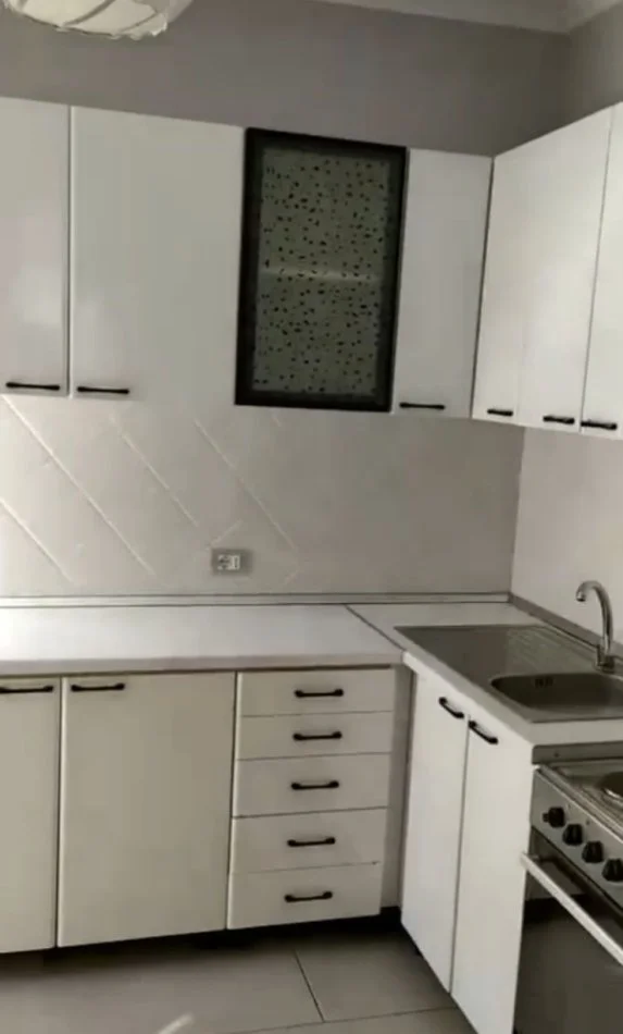 Tirane, jepet me qera apartament 1+1+Ballkon Kati 3, 65 m² 600 € (Myslym Shyri)