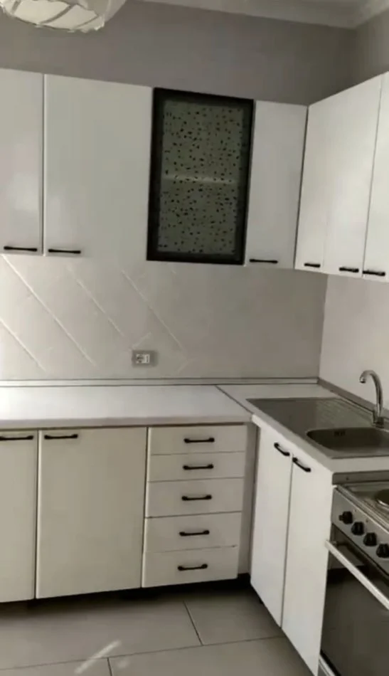 Tirane, jepet me qera apartament 1+1+Ballkon Kati 3, 65 m² 600 € (Myslym Shyri)