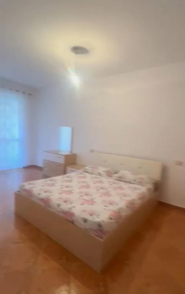 Tirane, jepet me qera apartament 2+1+Ballkon Kati 6, 90 m² 450 € (Rruga Dhaskal Todri)