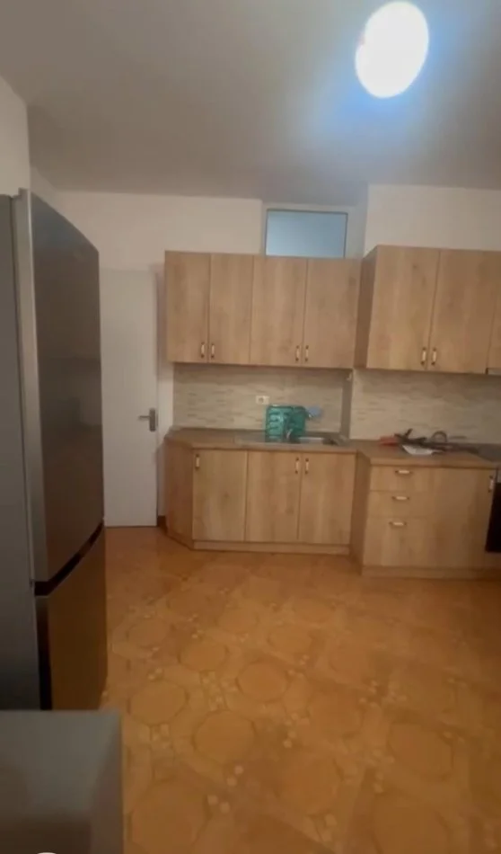 Tirane, jepet me qera apartament 2+1+Ballkon Kati 6, 90 m² 450 € (Rruga Dhaskal Todri)