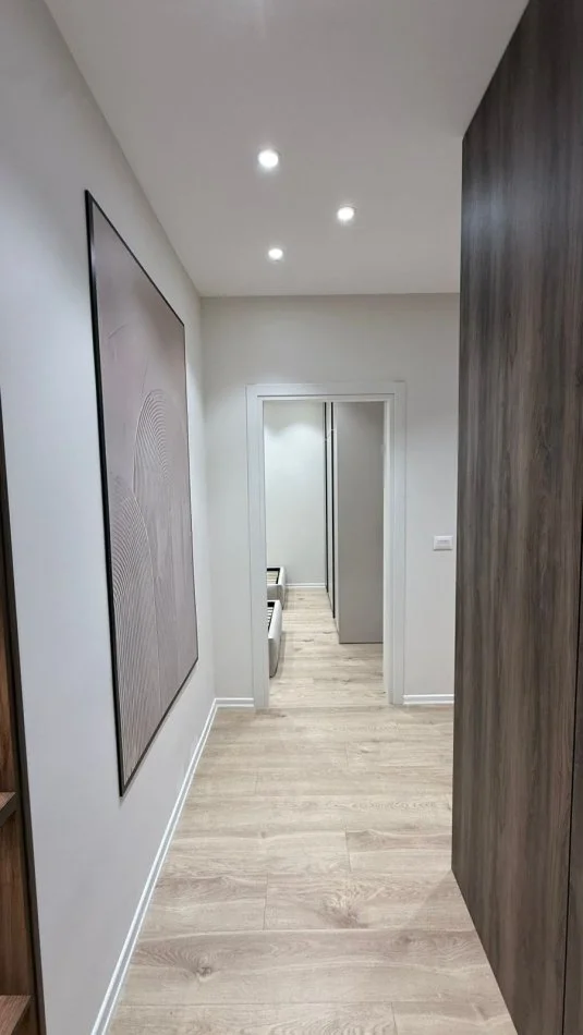 Tirane, shitet apartament 2+1+Ballkon Kati 4, 82 m² 237.000 € (21 Dhjetori, Rruga Frederik Shiroka)