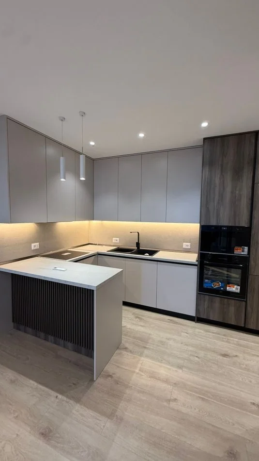 Tirane, shitet apartament 2+1+Ballkon Kati 4, 82 m² 237.000 € (21 Dhjetori, Rruga Frederik Shiroka)