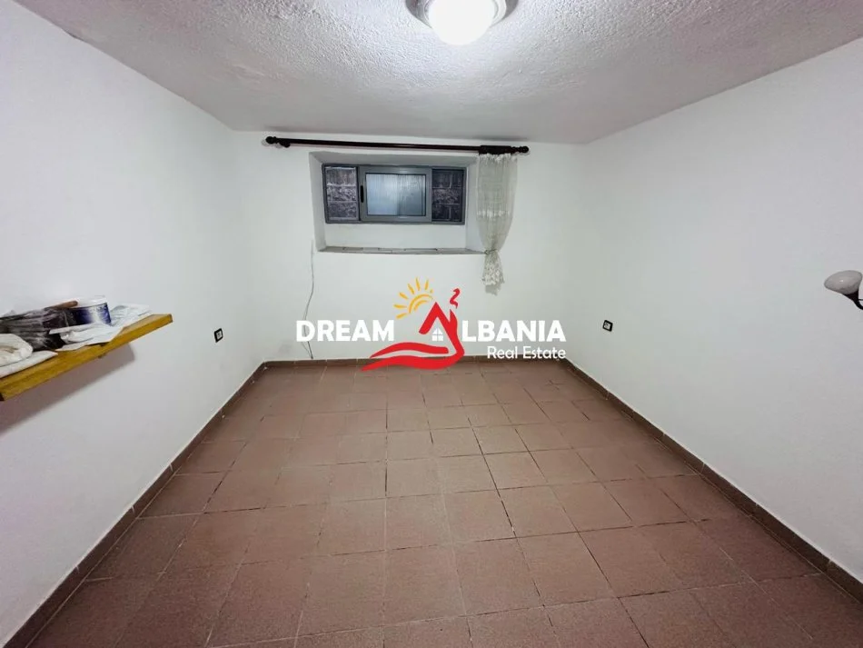 Tirane, jepet me qera magazine , 30 m² 250 € (tek Zogu i Zi)