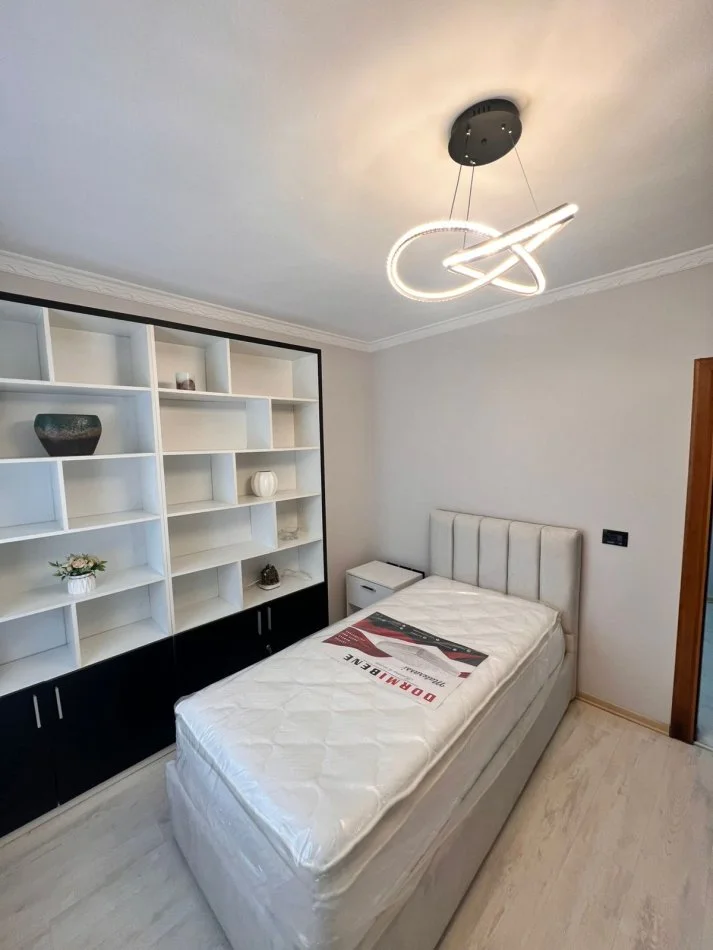 Tirane, jepet me qera apartament 2+1 Kati 4, 80 m² 1.000 €