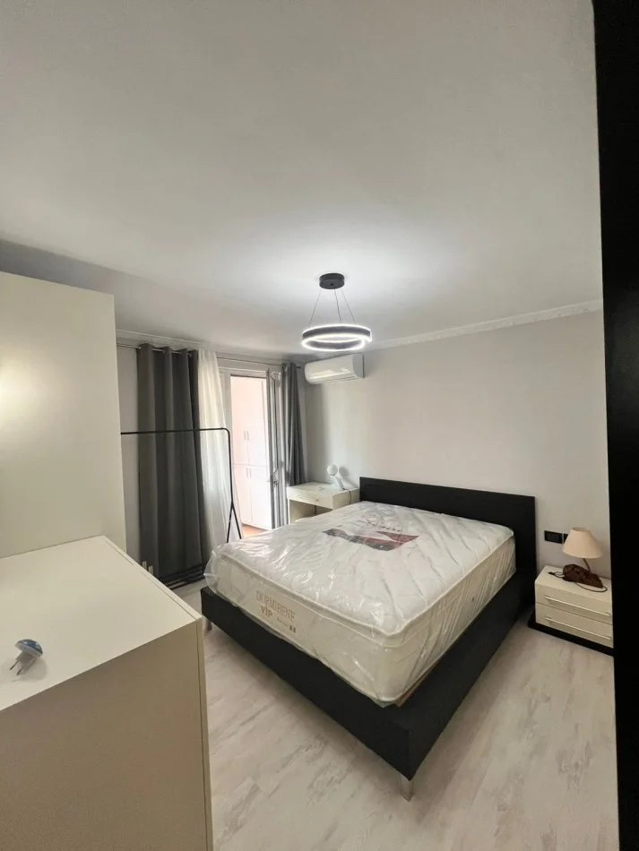 Tirane, jepet me qera apartament 2+1 Kati 4, 80 m² 1.000 €